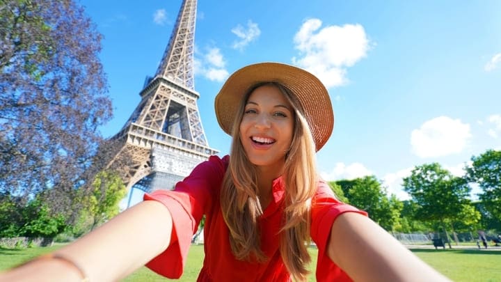 Woman taking a selfie at the Eiffel Tower