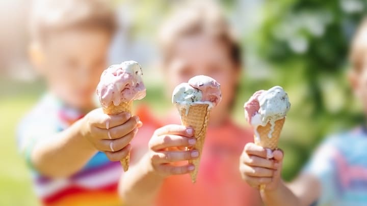 Kids with ice cream cones